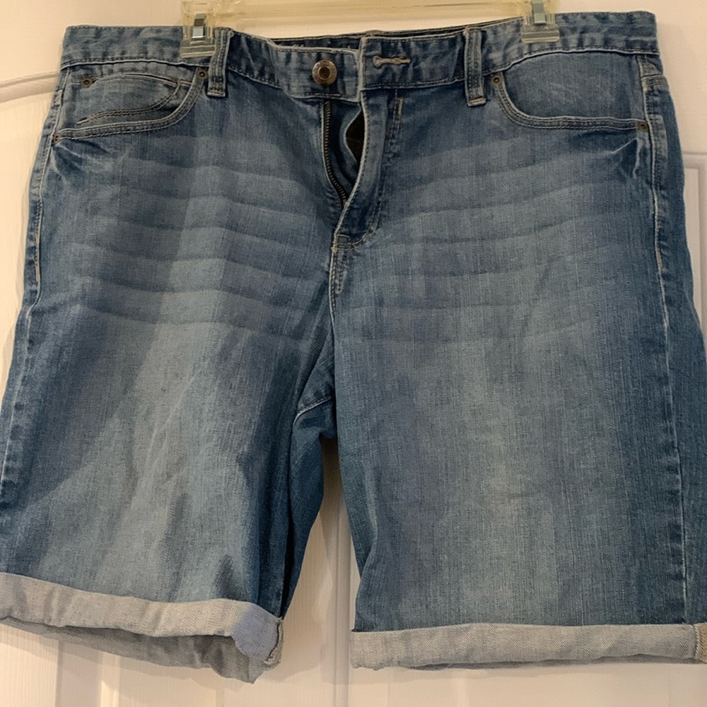 Calvin Klein Jeans Boyfriend shorts size 14/32. Button, zip closure blue denim.